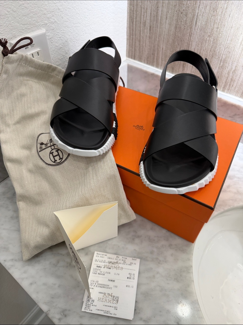 Hermes Men’s Black Cross-Strap Sandals leather. Electric sandal 43.